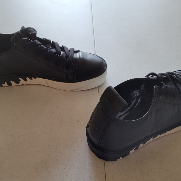 Supercomma B Other - Sneaker with 'paint drip' design on soles - SUPERCOMMA B  (EUC) Sz 36.5/6.5